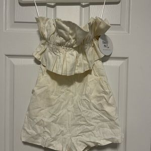 Adorable White Hunter Rae Romper size zero never worn with tags.
